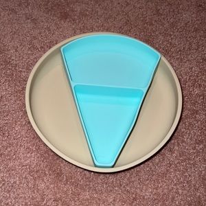 NWOT 2Pc Children’s Silicone Plates